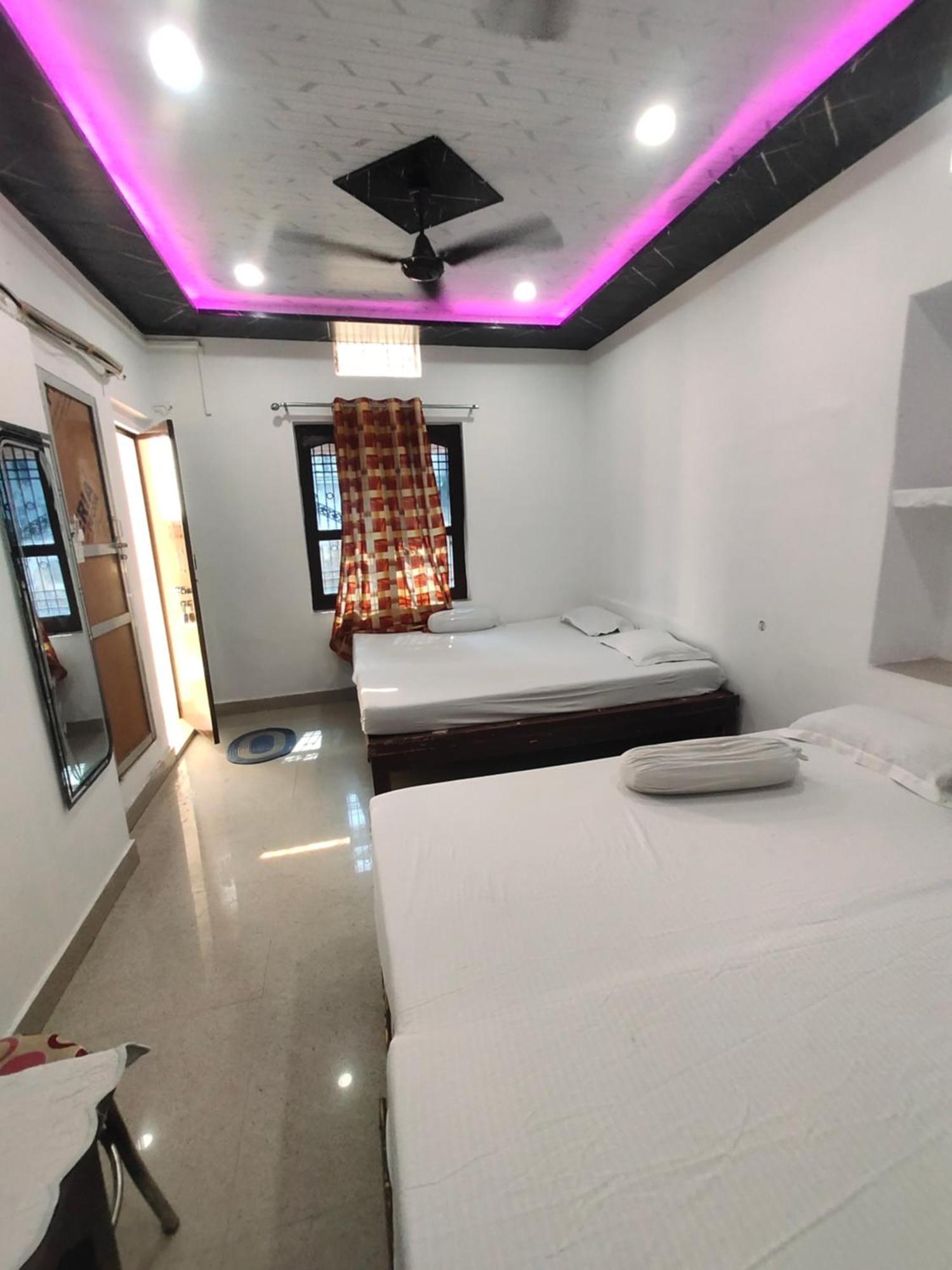 Sunrise Lodge Varanasi Habitación foto