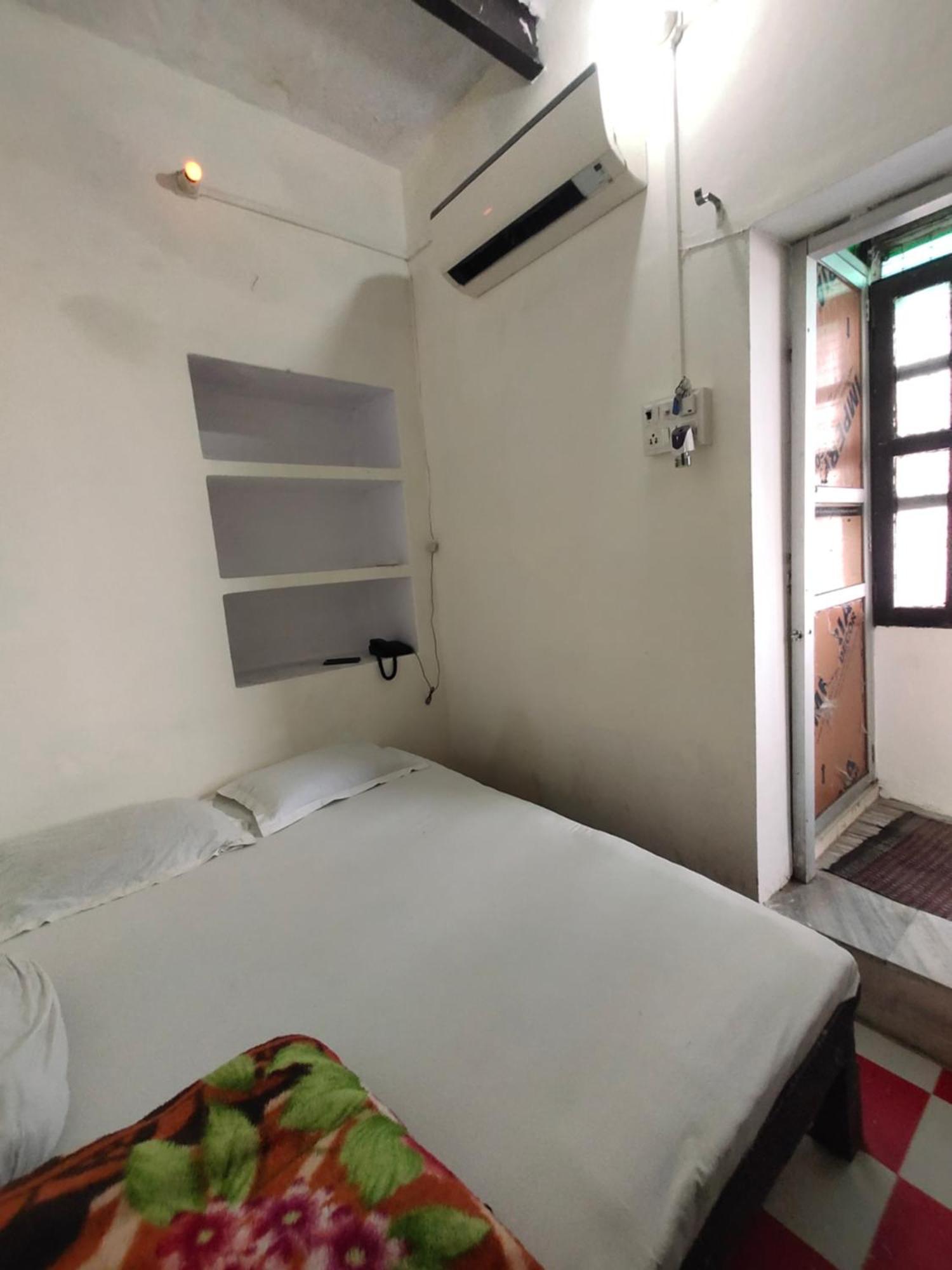 Sunrise Lodge Varanasi Habitación foto