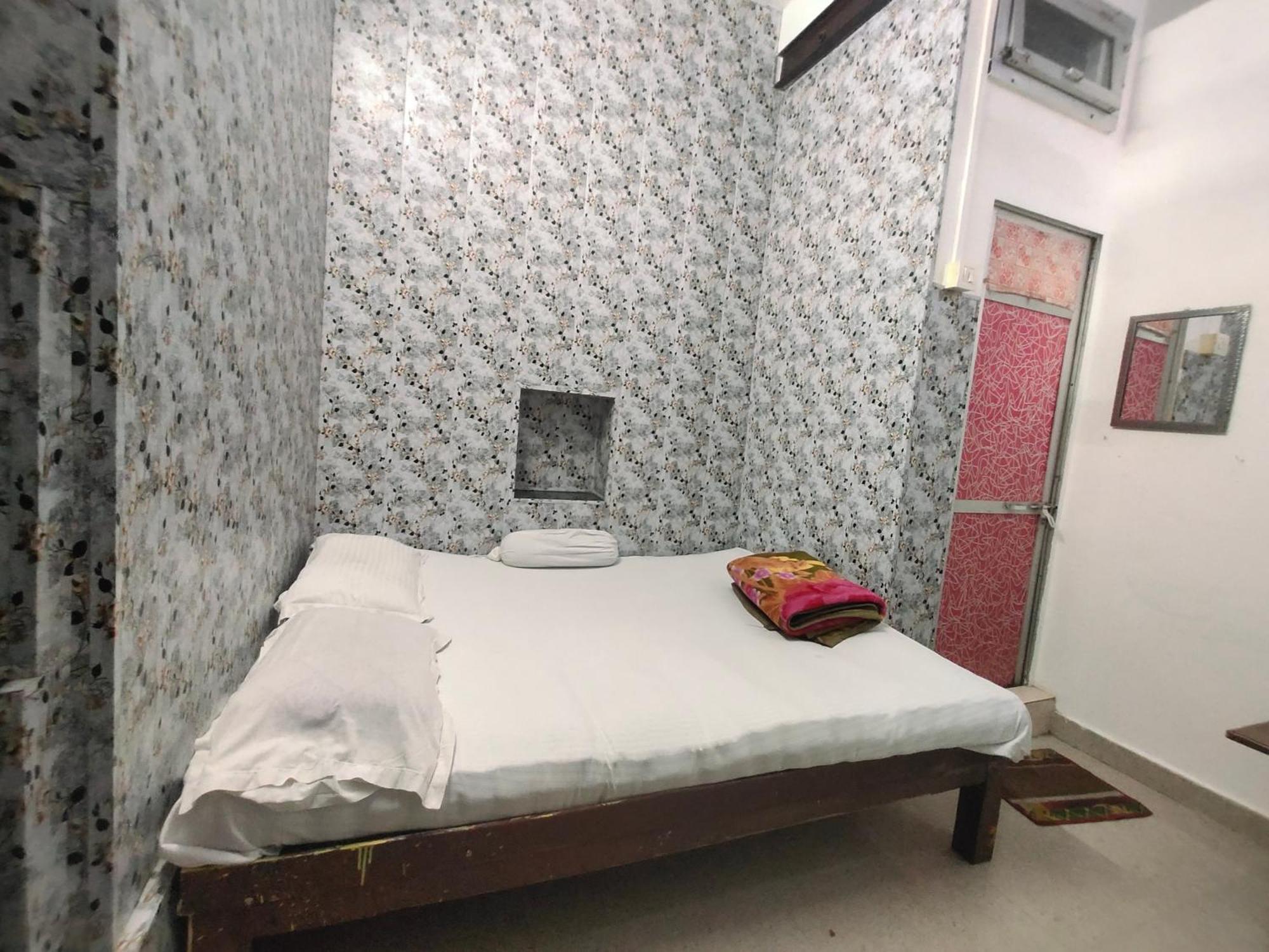 Sunrise Lodge Varanasi Habitación foto